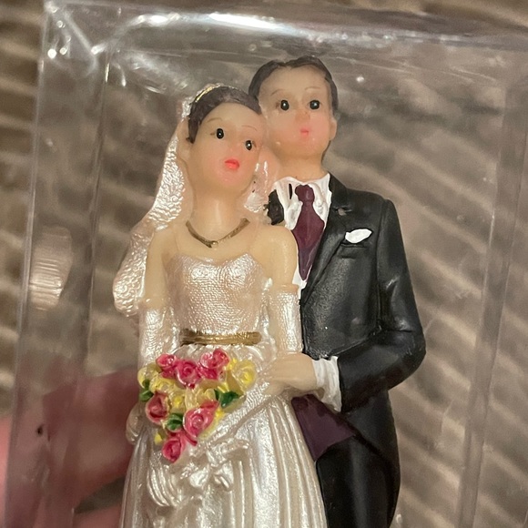 Wedding couple bride & groom figurine cake topper party favor facing forward - Picture 2 of 4